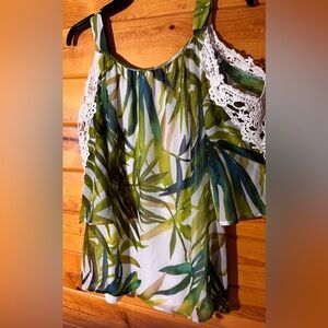 Chico's Green Leaf Print Lined 
Blouse with Cold Shoulder lace